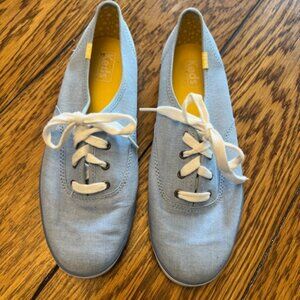 Women's Ked's lace up sneakers Blue Canvas, Size 8, Excellent Condition!